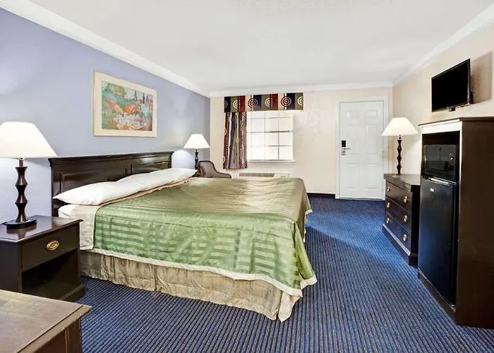 Travelodge By Wyndham North Richland Hills/dallas/ft Worth 2*