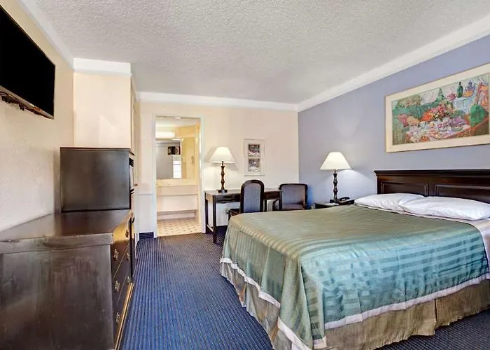 Travelodge By Wyndham North Richland Hills/dallas/ft Worth